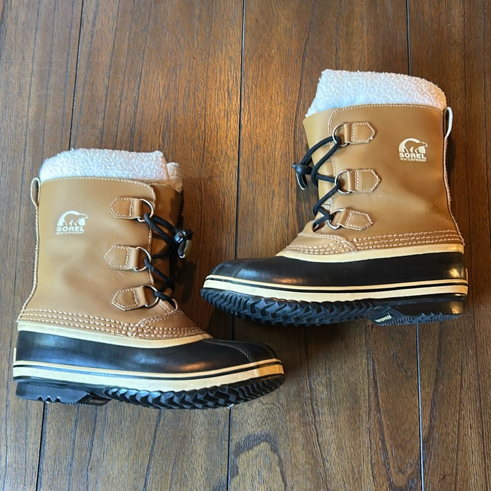 SOREL CARIBOU™ (YOUTH) WATERPROOF BOOT (EU size 38/fits adult)